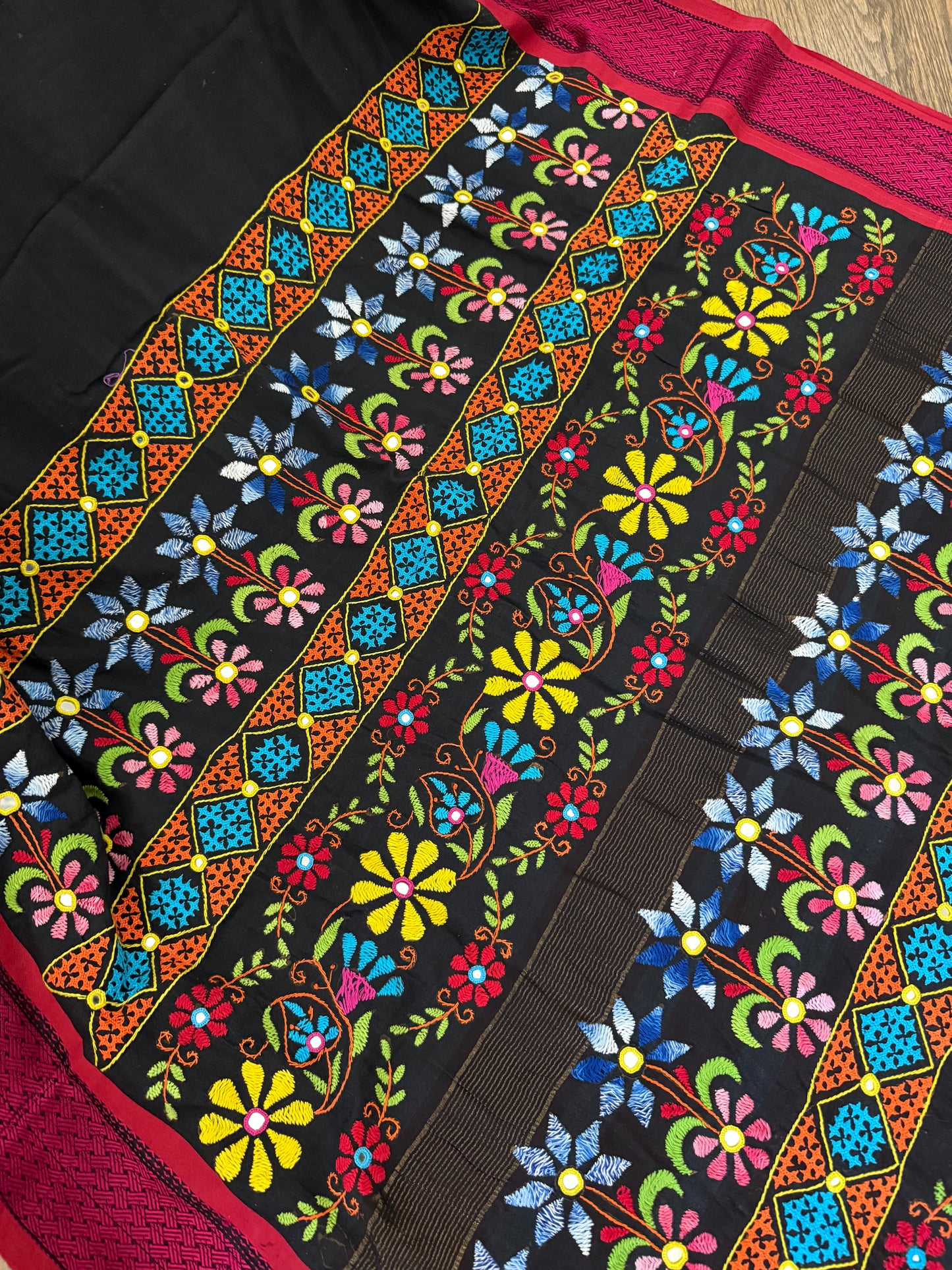 Kutchhi Hand Embroidered Handwoven Maheshwari Saree