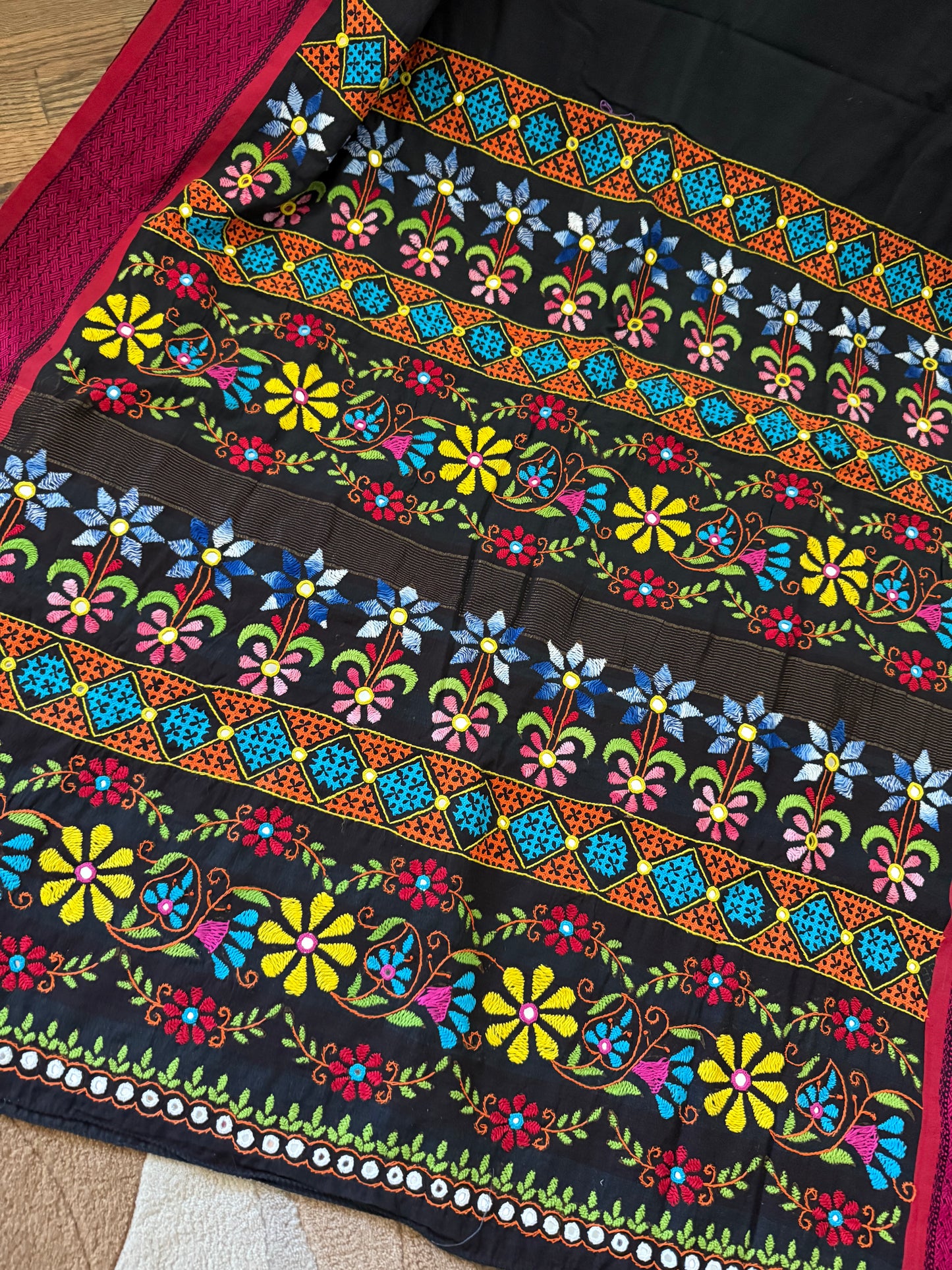 Kutchhi Hand Embroidered Handwoven Maheshwari Saree