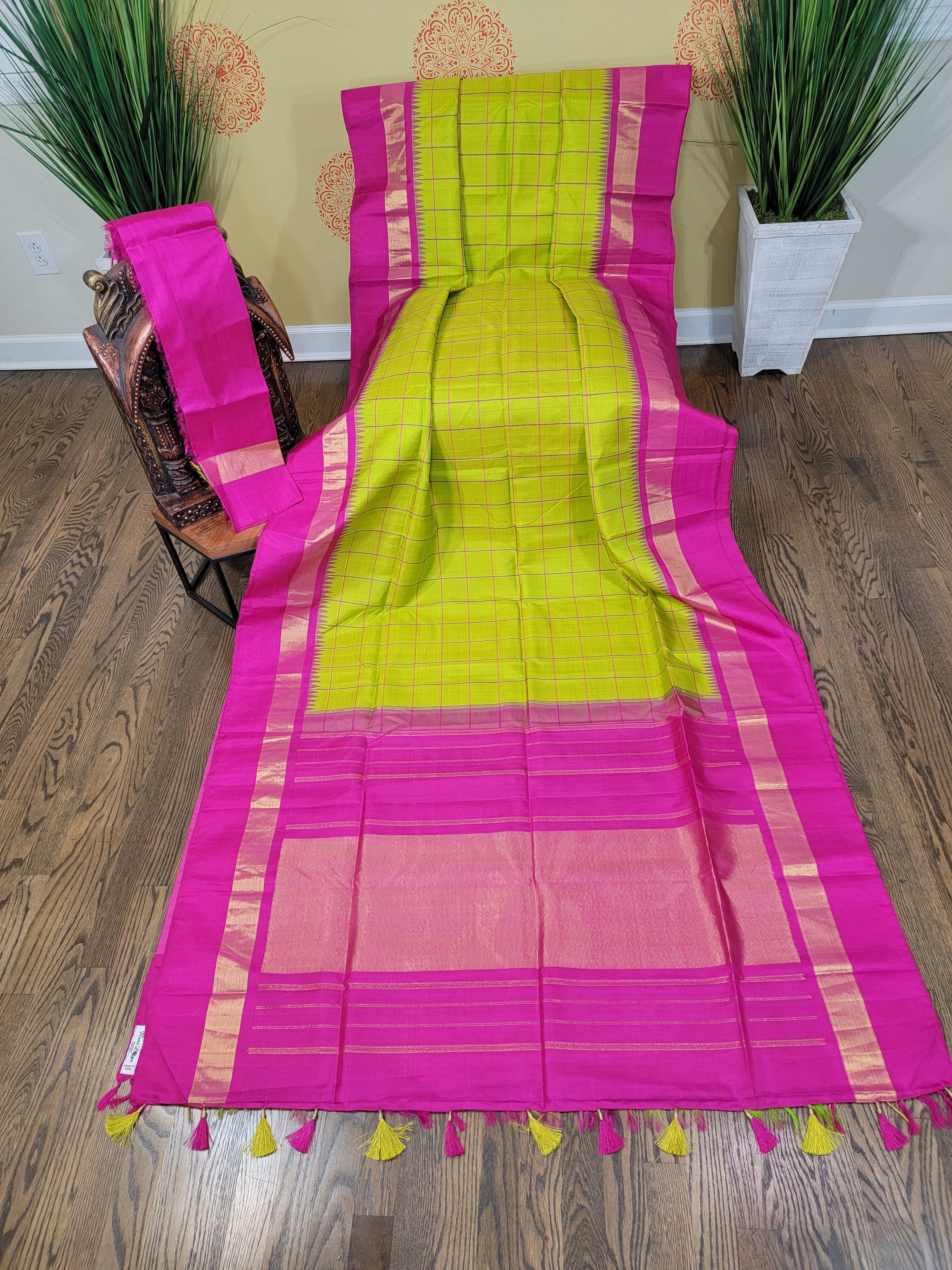 Buy SKY VISION CREATION Self Design, Temple Border, Woven Arani Pattu Pure  Silk, Art Silk Green Sarees Online @ Best Price In India | Flipkart.com